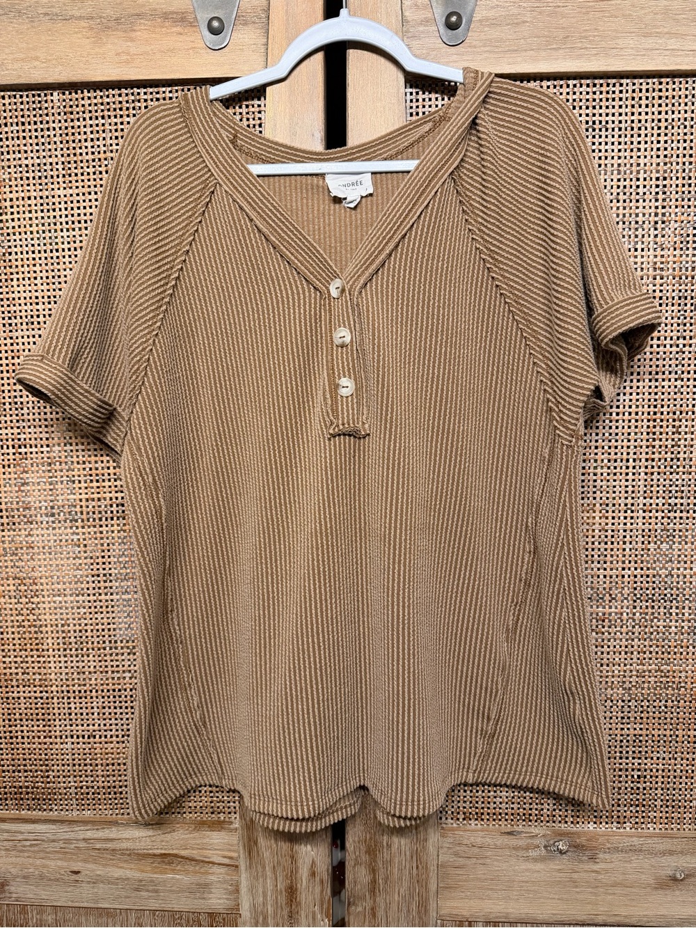 ANDREE BY UNIT Brown Ribbed Henley Short Sleeve Top